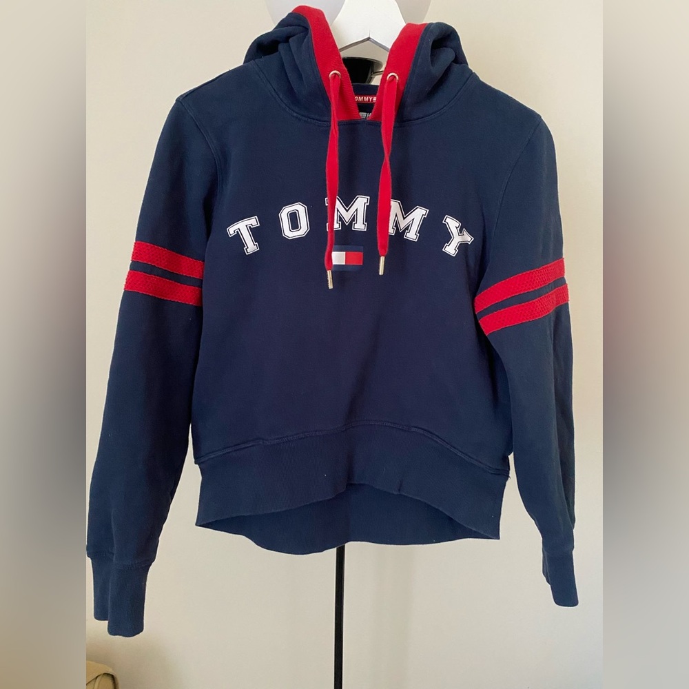 Tommy Hilfiger women’s Navy  Cropped  Hoodie with Red Accents Petite S